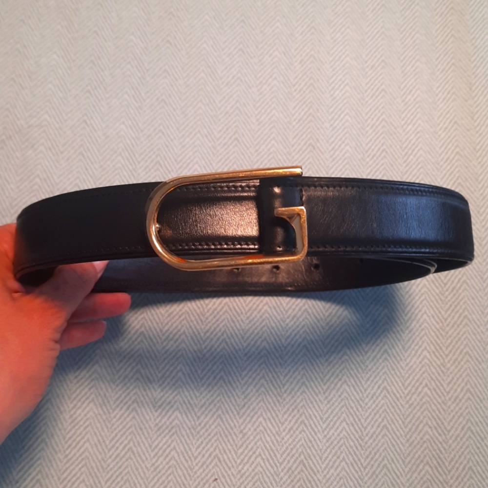 Black leather Gucci belt